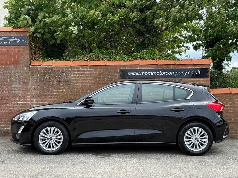 Used Ford Focus Titanium 150 HP (110 kW) 2018 Black Hatchback