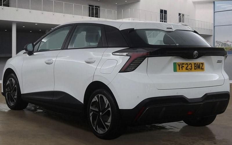 Used MG MG4 EV SE 150 kW (204 HP) 2023 White Hatchback