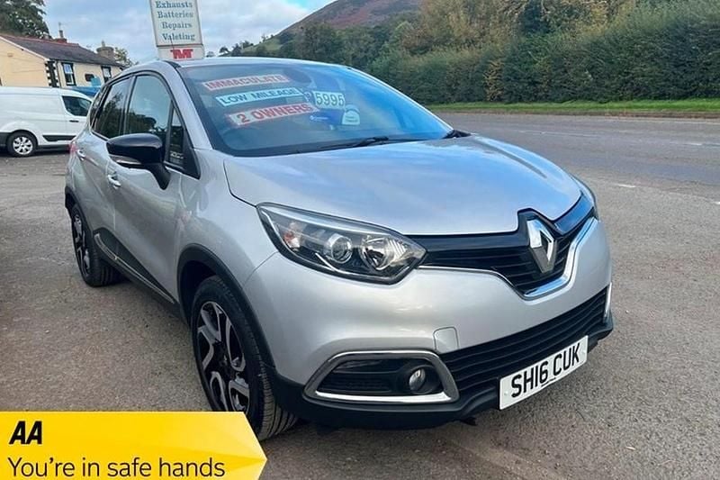 Silver Used 2016 Renault Captur Dynamique SUV | £5,995 (Fair price) - Image 1/1