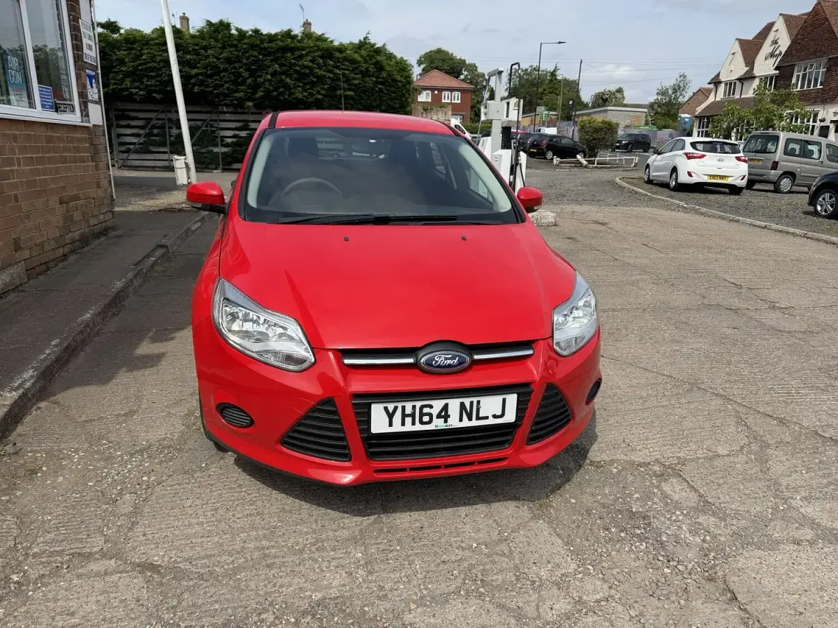 Used Ford Focus Studio 2014 Red Hatchback