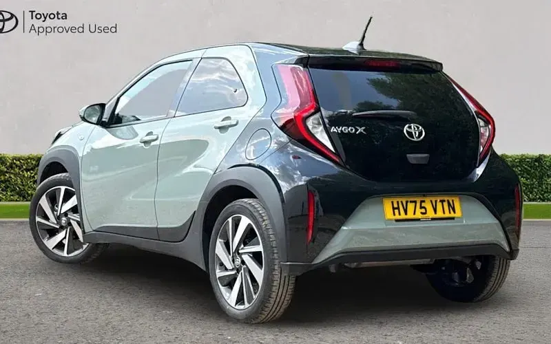 Used Toyota Aygo X 72 HP (52 kW) 2025 Green SUV