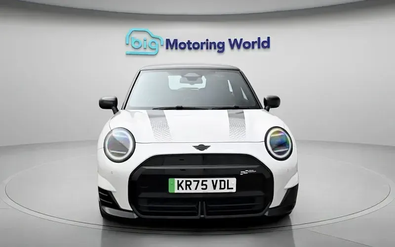 Used Mini Cooper Sport 135 kW (184 HP) 2025 White Hatchback