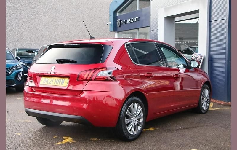 Used Peugeot 308 Allure Premium 129 HP (94 kW) 2021 Red Hatchback