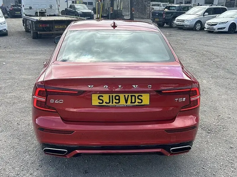 Used Volvo S60 R-Design 250 HP (183 kW) 2019 Fusion red Sedan
