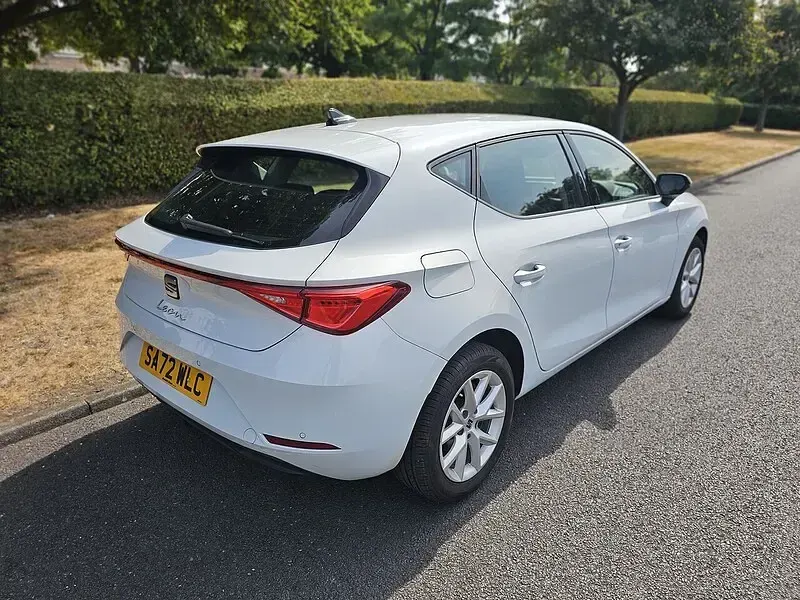 Used Seat Leon SE 110 HP (80 kW) 2022 White Hatchback