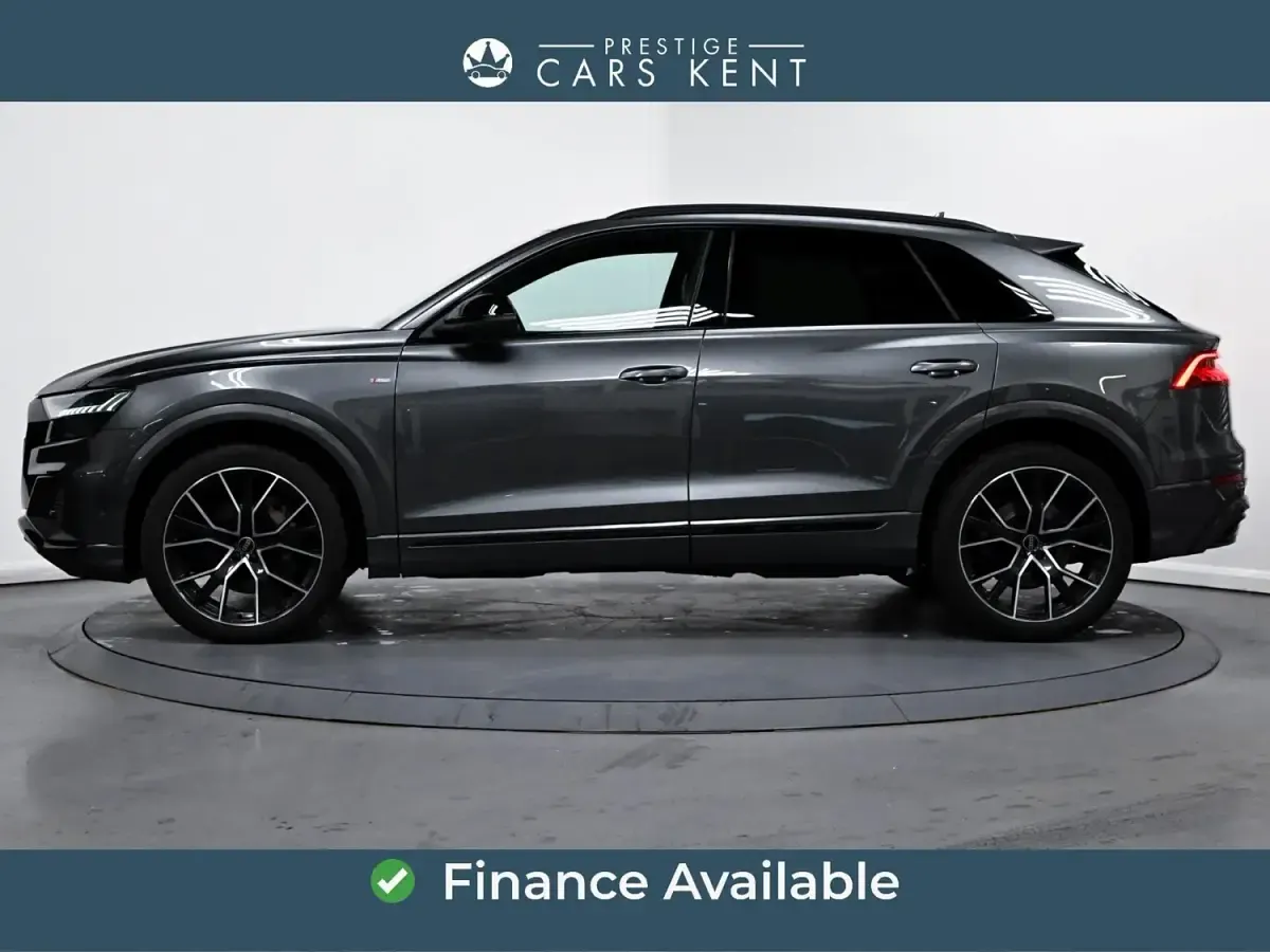 Używany Audi Q8 Black Edition 286 KM (210 kW) 2023 Szary SUV