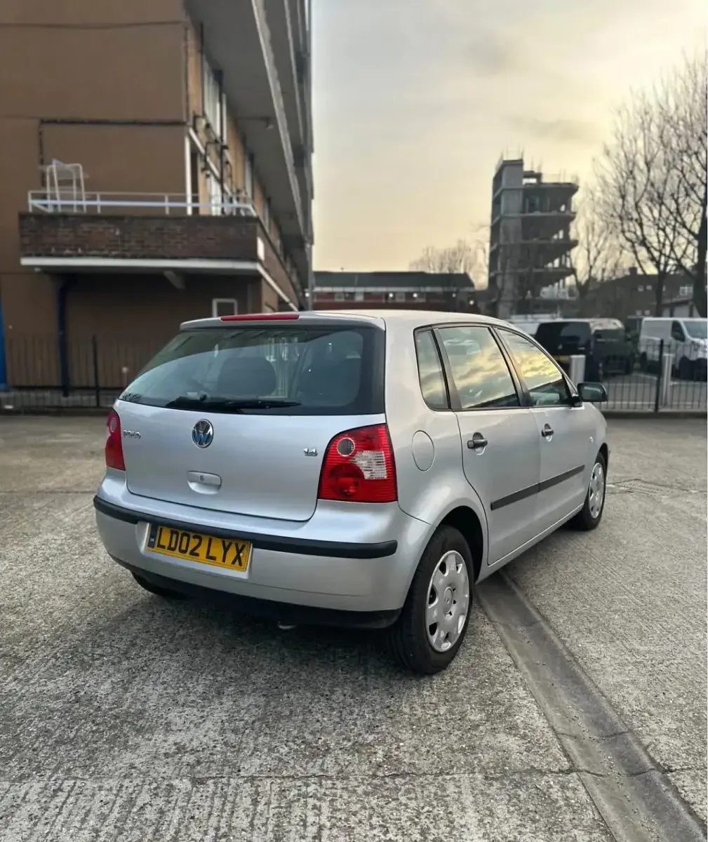 Used VW Polo S 75 HP (55 kW) 2002 Silver Hatchback