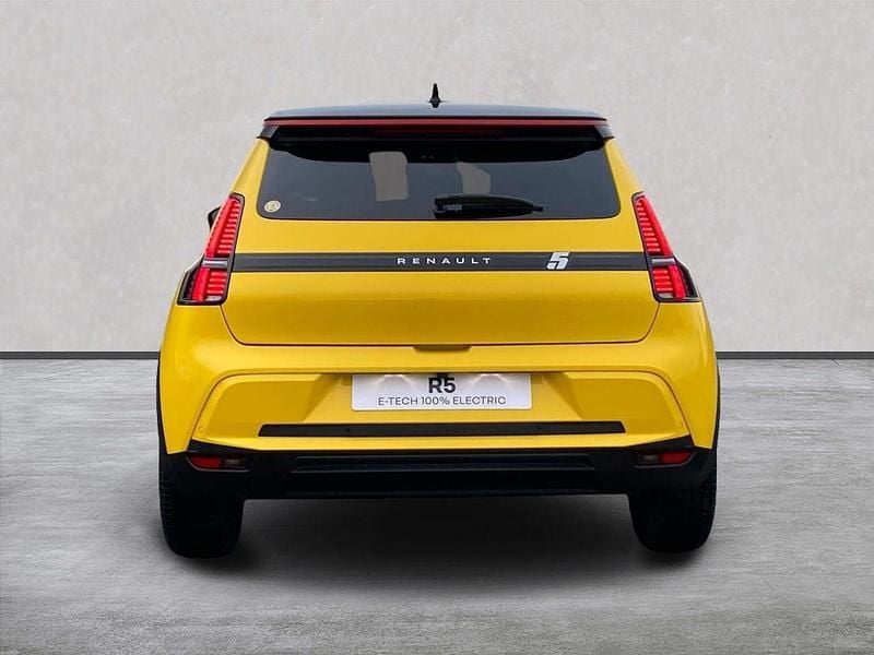 New Renault R5 Komfort 110 kW (150 HP) 2026 Yellow/black Hatchback
