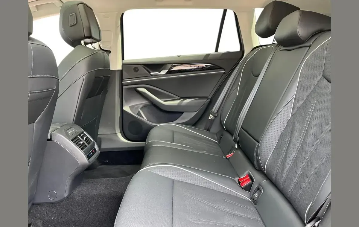 Used VW Passat Elegance 147 HP (108 kW) 2026 Grey Estate