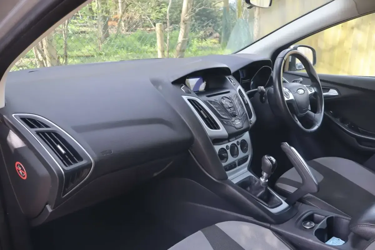Usado Ford Focus Zetec 180 HP (132 kW) 2012 Prateado Citadino