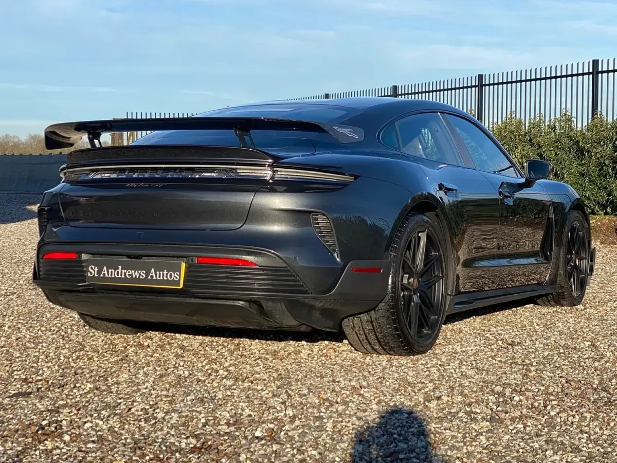 Usado Porsche Taycan 2024 Gris Berlina