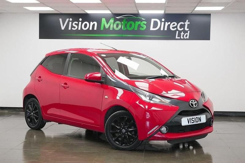 Used Toyota Aygo x-style 69 HP (50 kW) 2017 Red Hatchback