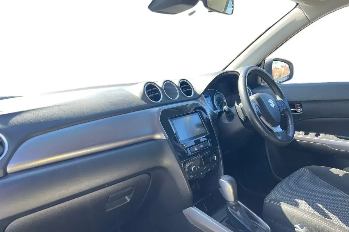 Gebraucht Suzuki Vitara SZ-T 140 PS (102 kW) 2022 Weiß SUV