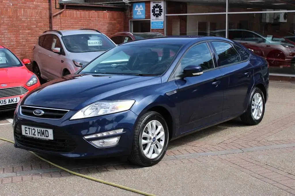 Used Ford Mondeo Zetec 140 HP (102 kW) 2012 Blue Hatchback