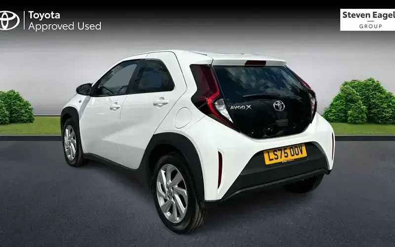 Used Toyota Aygo X PURE 72 HP (52 kW) 2025 White SUV