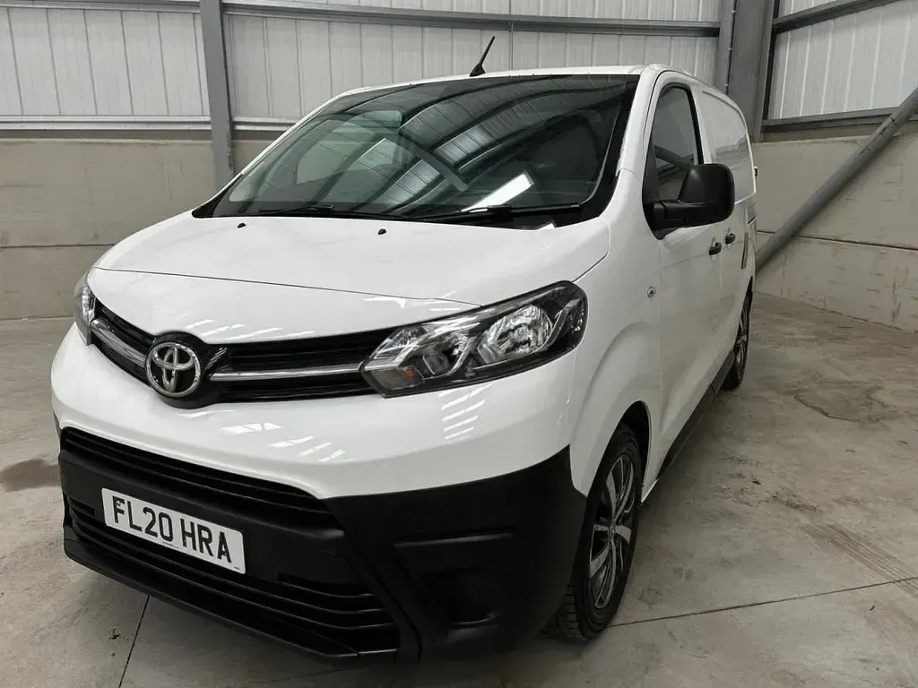 Used Toyota Proace 100 HP (73 kW) 2020 White MPV