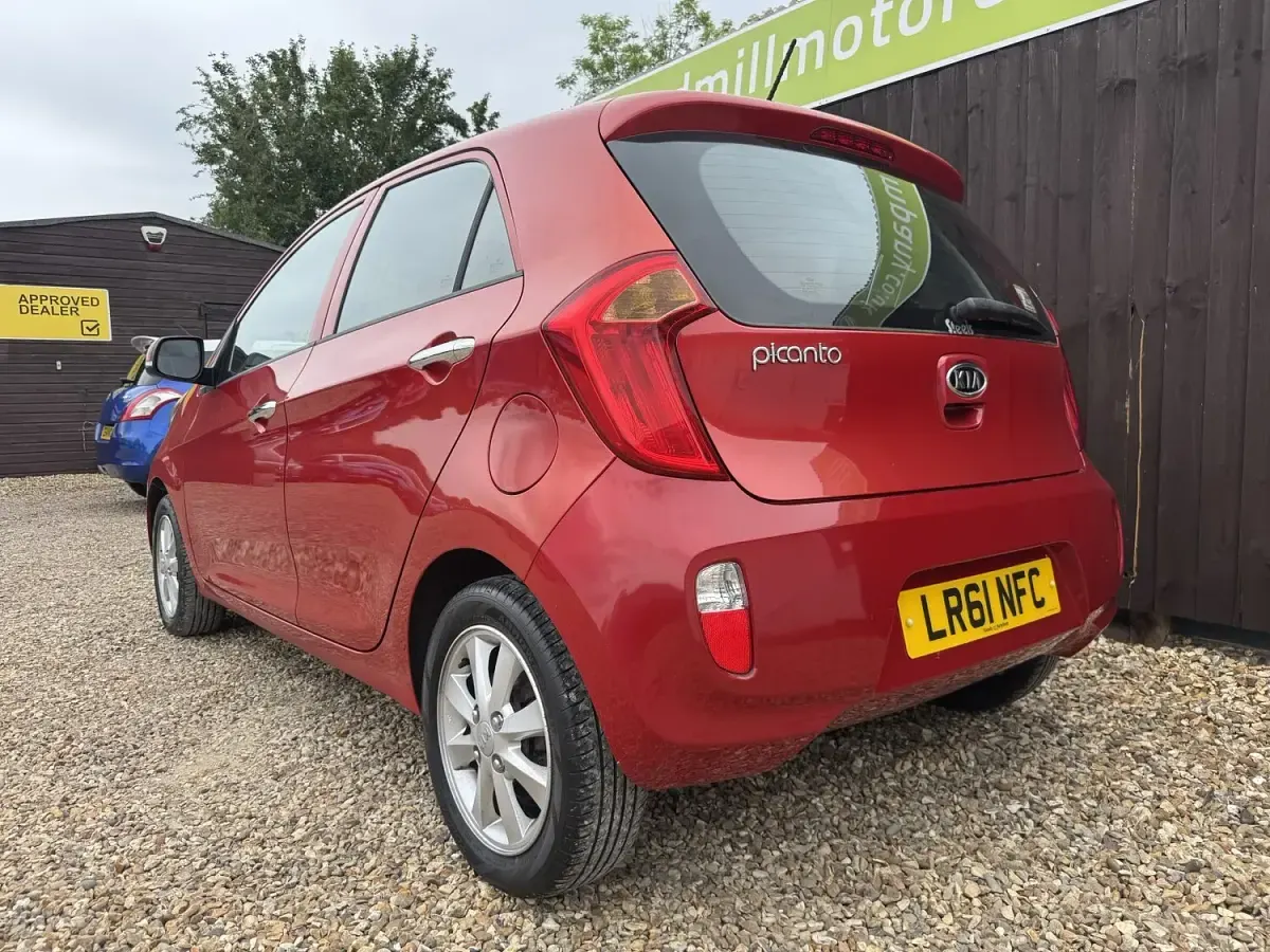 Used Kia Picanto 68 HP (50 kW) 2011 Red Hatchback