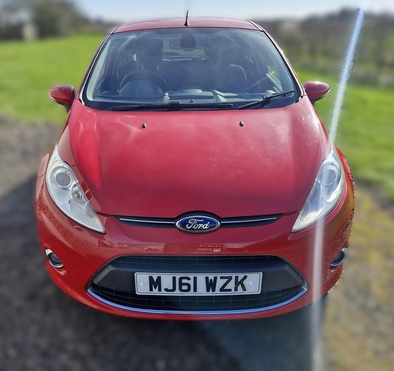 Used Ford Fiesta Titanium 94 HP (69 kW) 2011 Red Hatchback