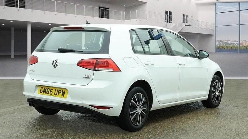 Used VW Golf VII S 125 HP (91 kW) 2017 White Hatchback