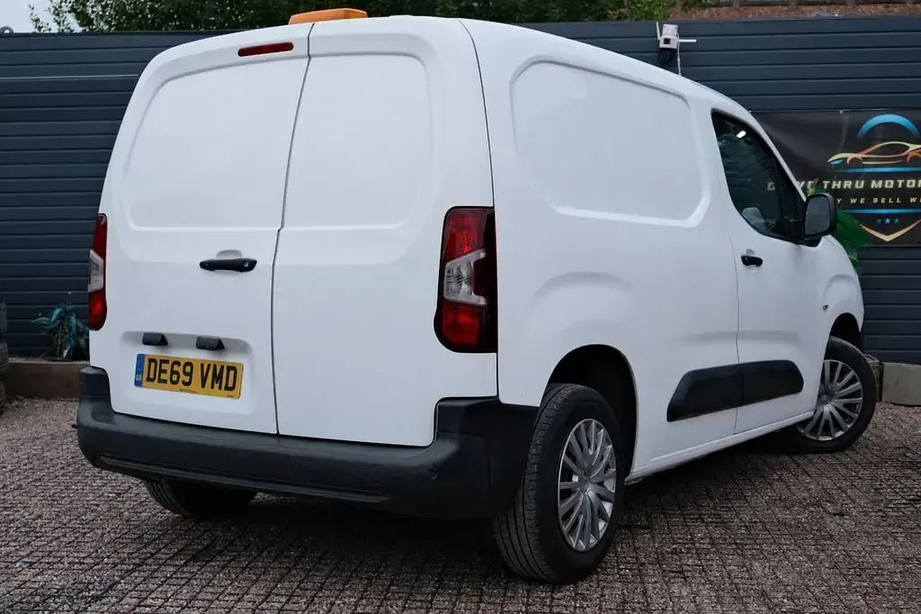 Used Citroën Berlingo 75 HP (55 kW) 2020 White MPV