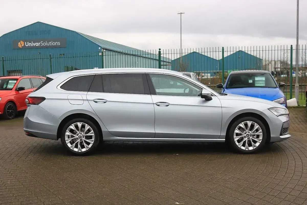 New Skoda Superb SE L 150 HP (110 kW) 2025 Pebble silver metallic Estate