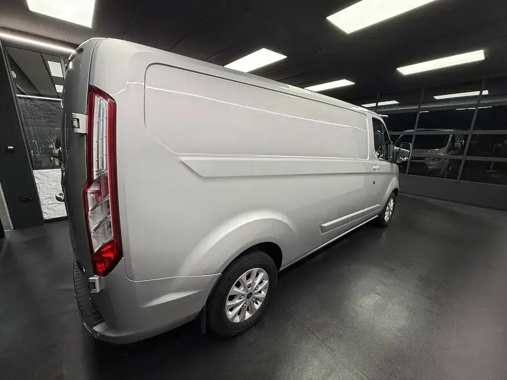 Used Ford Transit Custom Limited 130 HP (95 kW) 2017 Silver Van