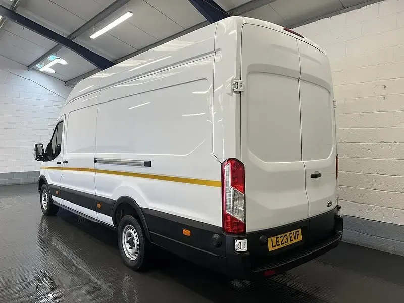 Usado Ford Transit S 170 HP (125 kW) 2023 Branco Van