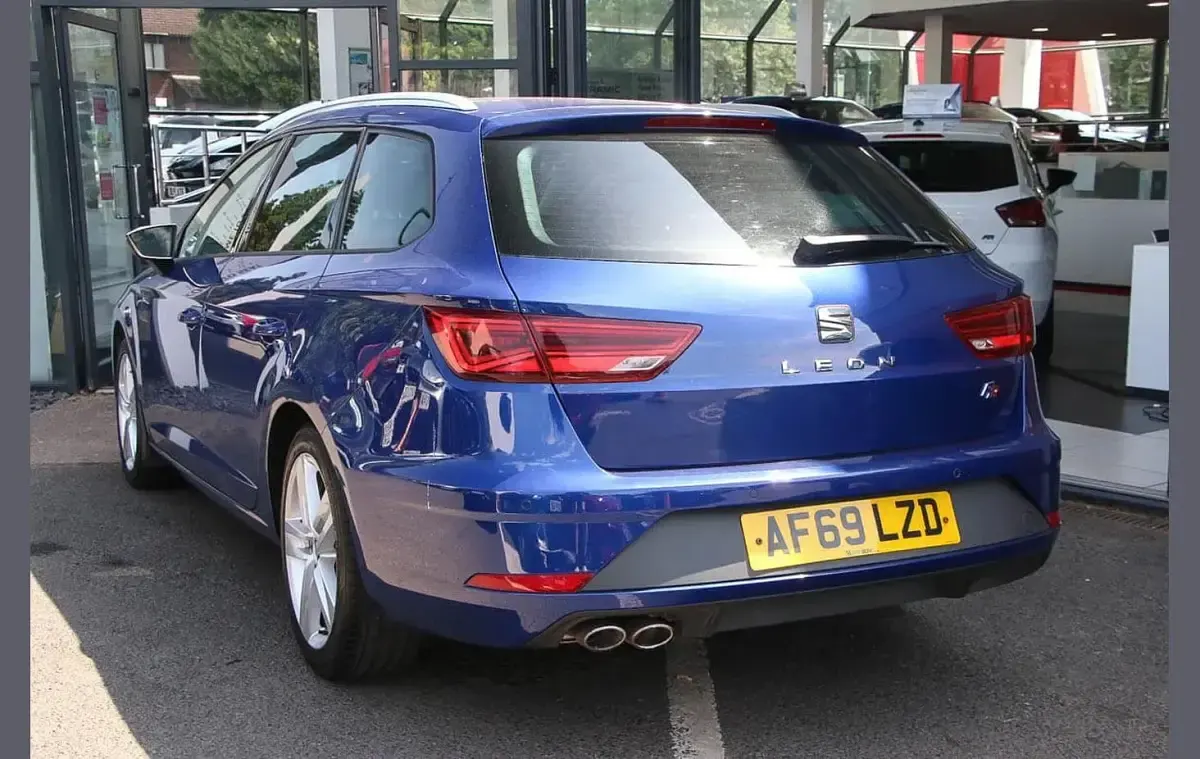 Used Seat Leon FR 147 HP (108 kW) 2019 Blue Estate
