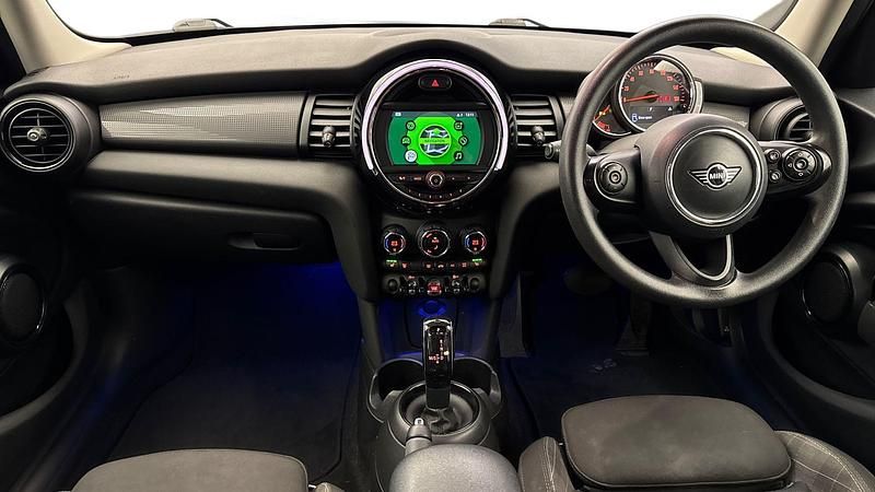 Used Mini Cooper Classic 134 HP (98 kW) 2019 Blue Hatchback