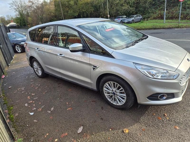 Usado Ford S-MAX Zetec 150 HP (110 kW) 2017 Prateado Monovolume