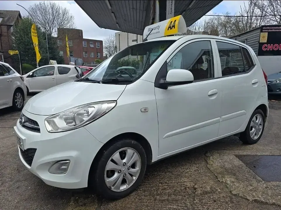 Used Hyundai i10 Active 86 HP (63 kW) 2012 White Hatchback