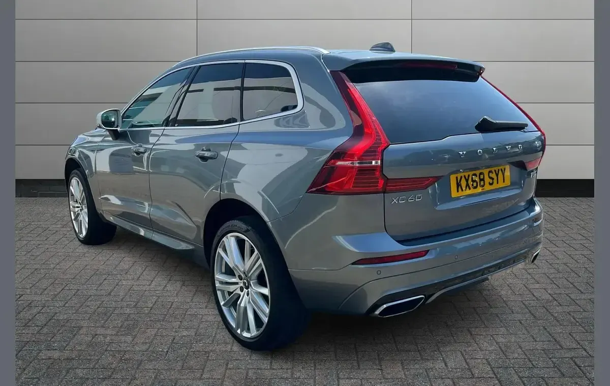 Used Volvo XC60 R-Design Pro 247 HP (181 kW) 2018 Grey SUV