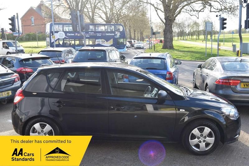 Used Kia Ceed 89 HP (65 kW) 2011 Black Hatchback