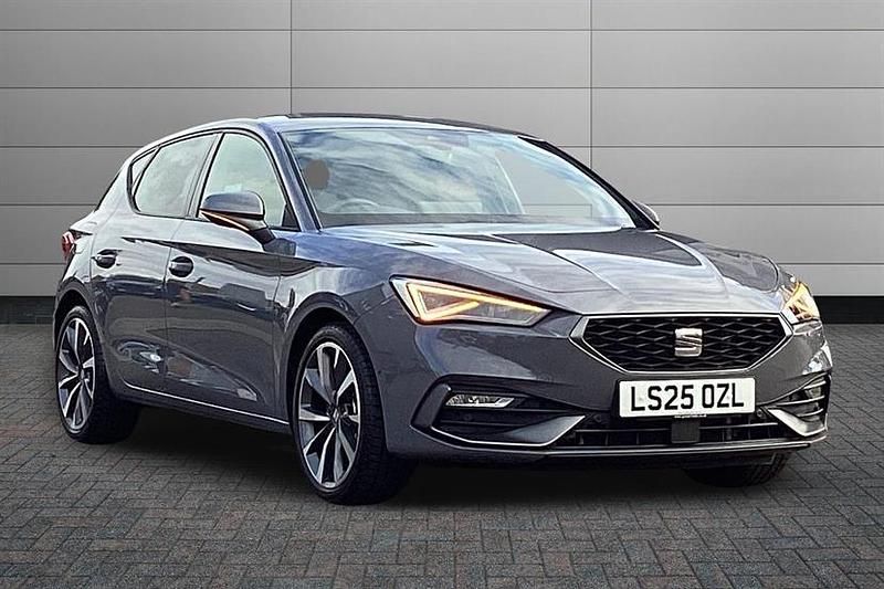 Graphene grey Used 2025 Seat Leon FR Sport Hatchback | £23,500 (Expensive) - Image 1/4