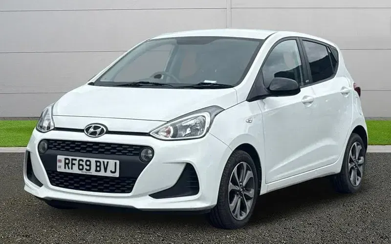 Used Hyundai i10 67 HP (49 kW) 2020 White Hatchback