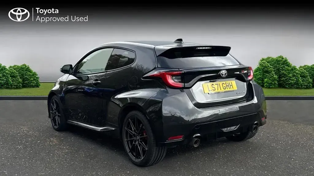Used Toyota Yaris 257 HP (189 kW) 2021 Black Hatchback