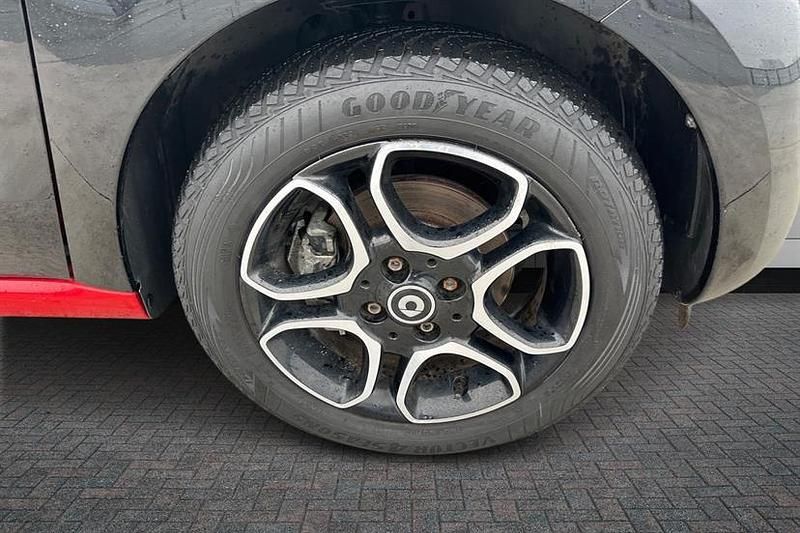 Used Smart ForFour Electric Drive Premium 60 kW (82 HP) 2019 Black Hatchback