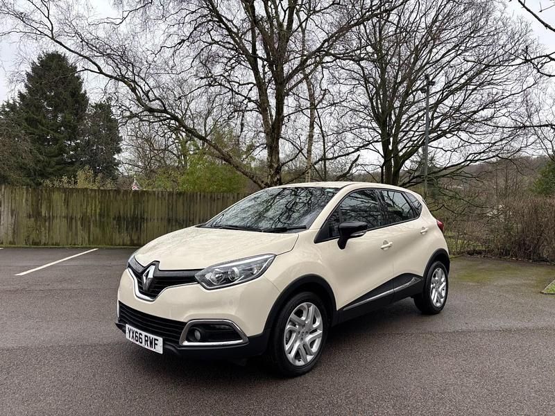 Used Renault Captur Dynamique 90 HP (66 kW) 2016 Cream SUV