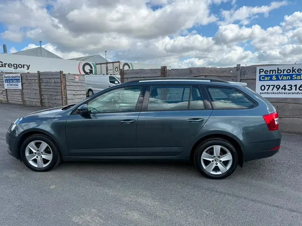 Used Skoda Octavia SE 150 HP (110 kW) 2017 Grey Estate