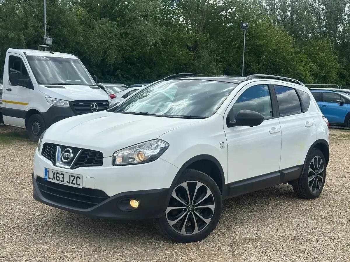 Used Nissan Qashqai 360º 2013 White SUV