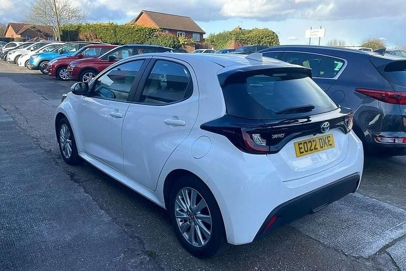 Used Toyota Yaris Hybrid 113 HP (83 kW) 2022 White Hatchback