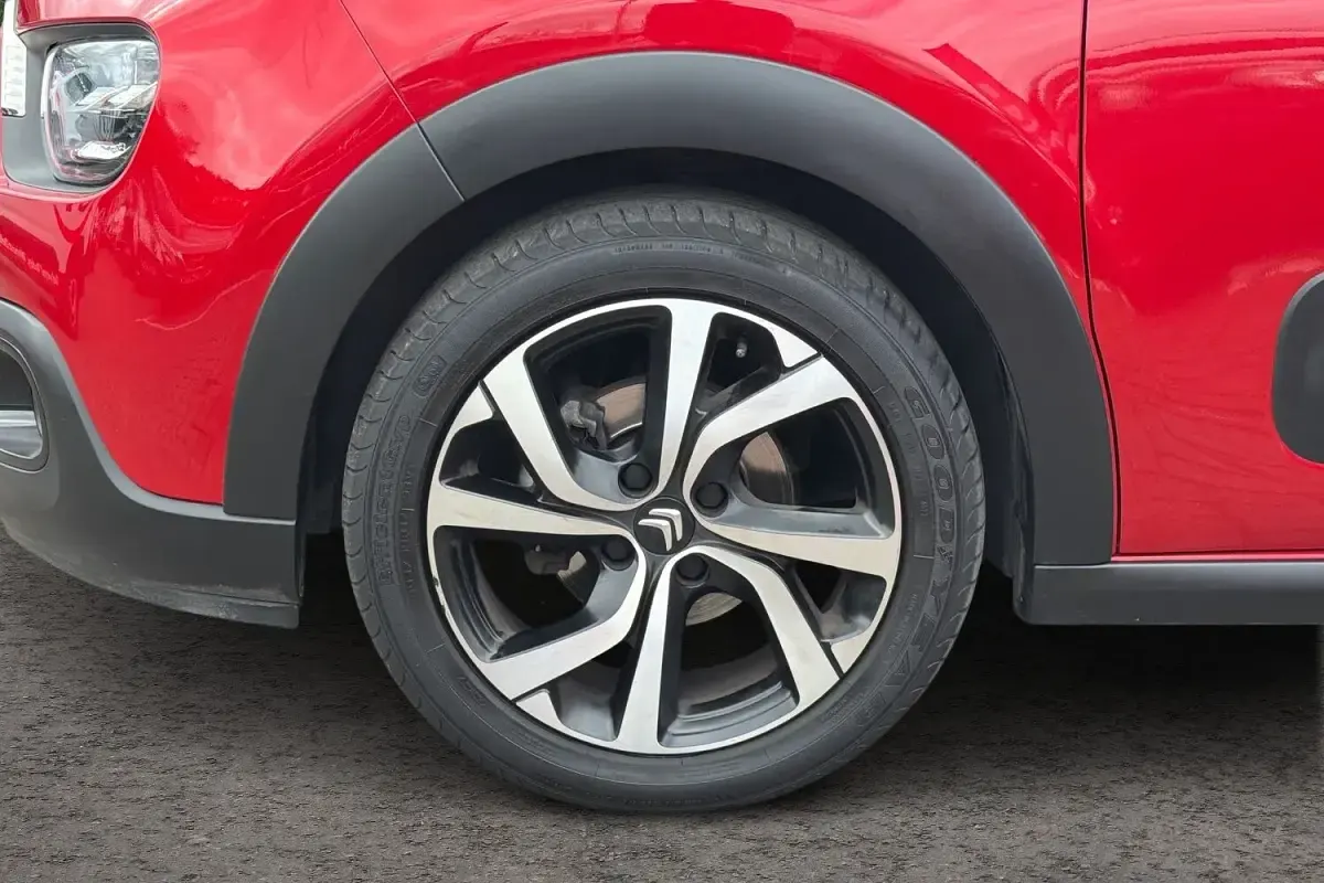 Used Citroën C3 PureTech 83 HP (61 kW) 2024 Red Hatchback