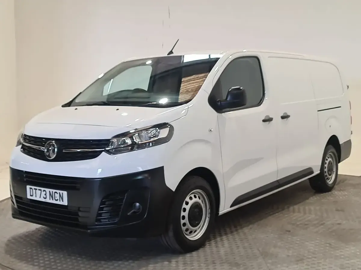 Used Vauxhall Vivaro 100 HP (73 kW) 2024 White MPV