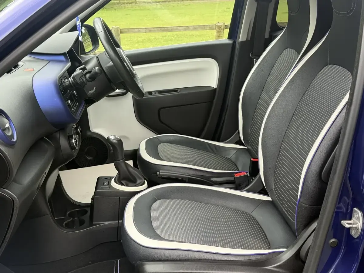 Used Renault Twingo Iconic 70 HP (51 kW) 2015 Purple Hatchback