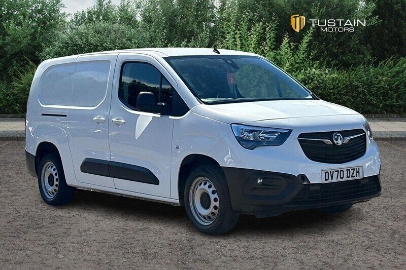 White Used 2020 Vauxhall Combo Edition MPV | £11,299 (A bit pricey) - Image 1/4
