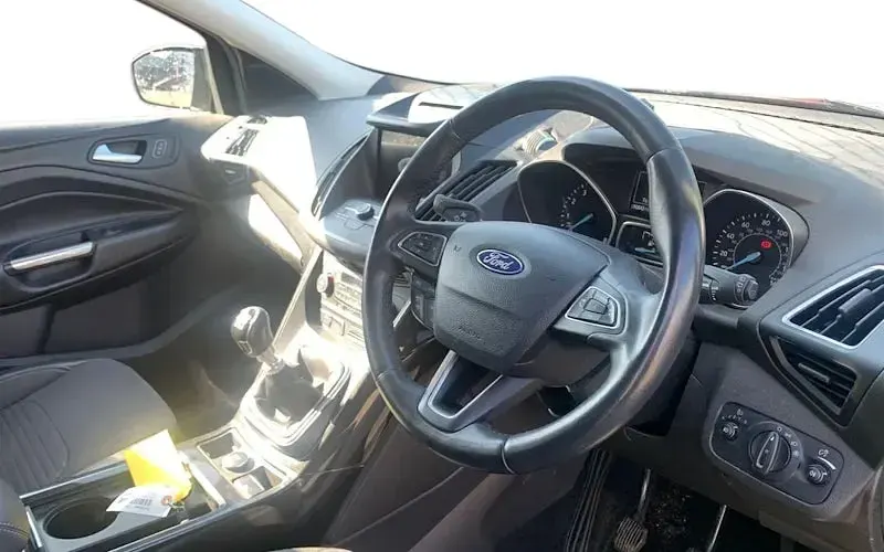 Usado Ford Kuga Titanium 150 HP (110 kW) 2019 Preto SUV