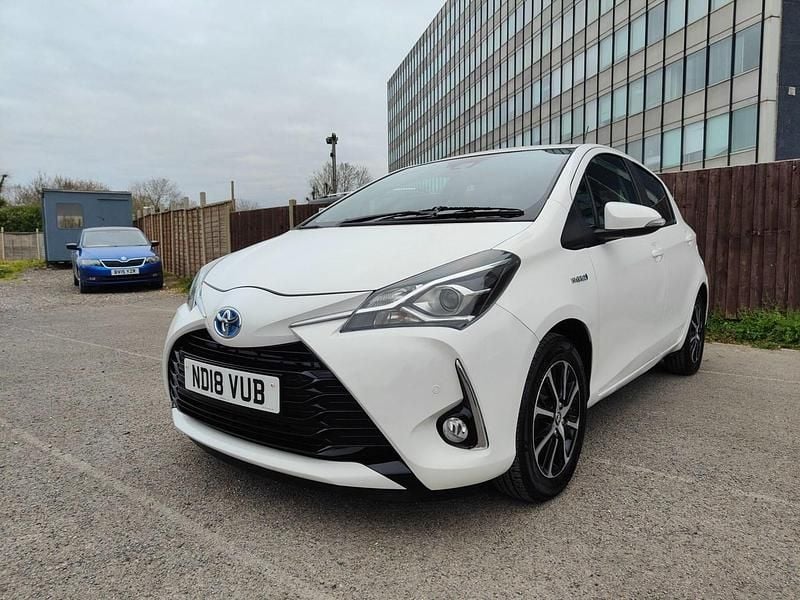 Used Toyota Yaris Hybrid 2018 White Hatchback