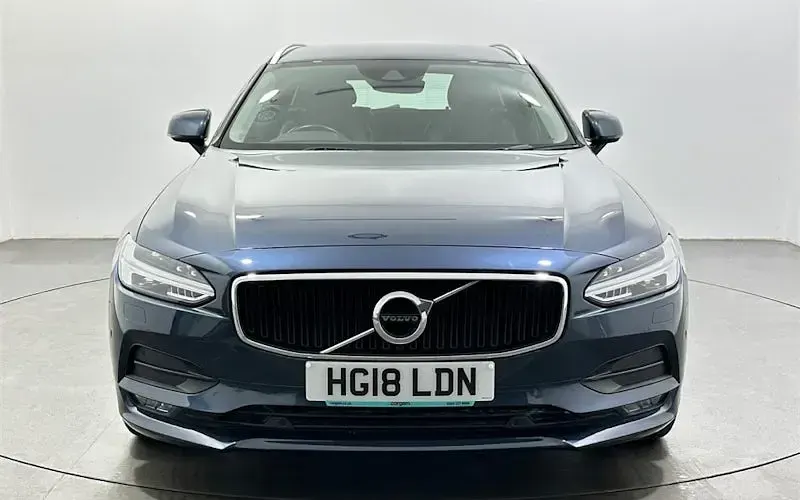 Used Volvo V90 Momentum 190 HP (139 kW) 2018 Blue Estate