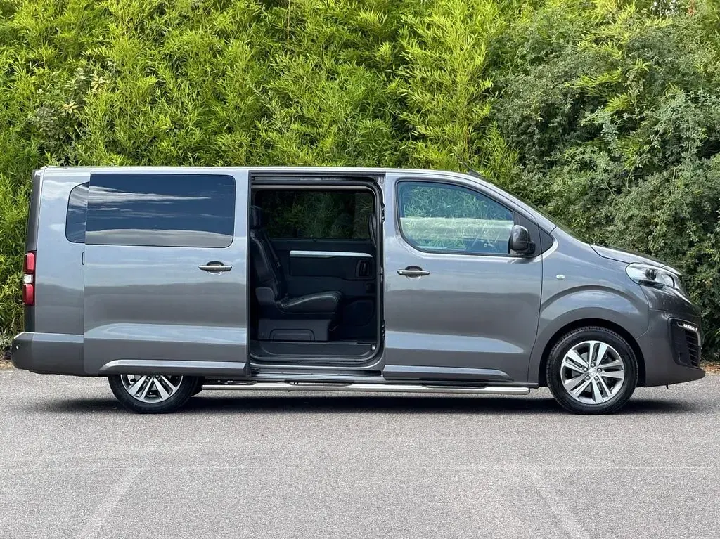 Used Peugeot Traveller Allure 180 HP (132 kW) 2020 Grey MPV