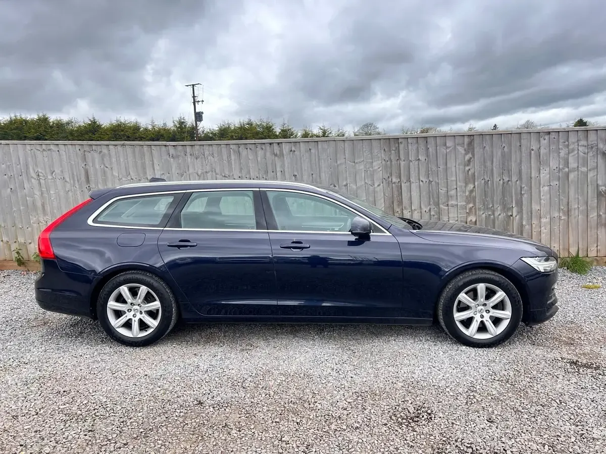 Used Volvo V90 Momentum 190 HP (139 kW) 2017 Blue Estate